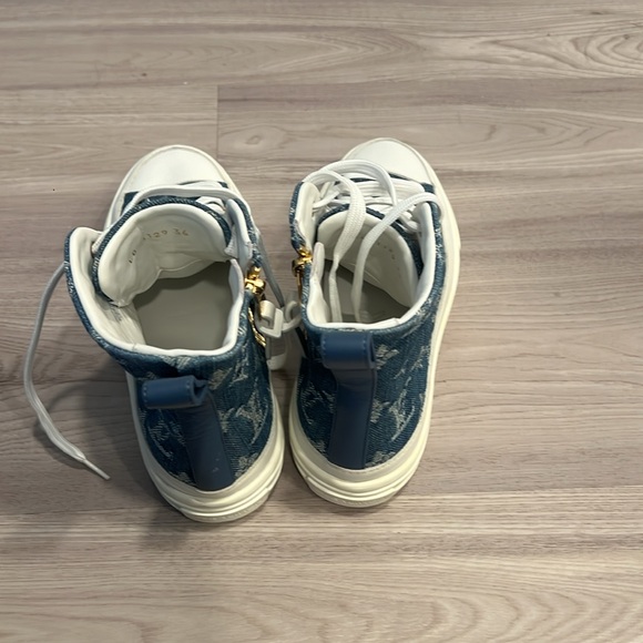 Louis Vuitton Denim Sneakers 100% Authentic - Picture 4 of 6